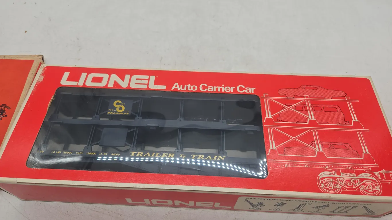 Vintage Lionel number 69123 auto carrier car new inbox