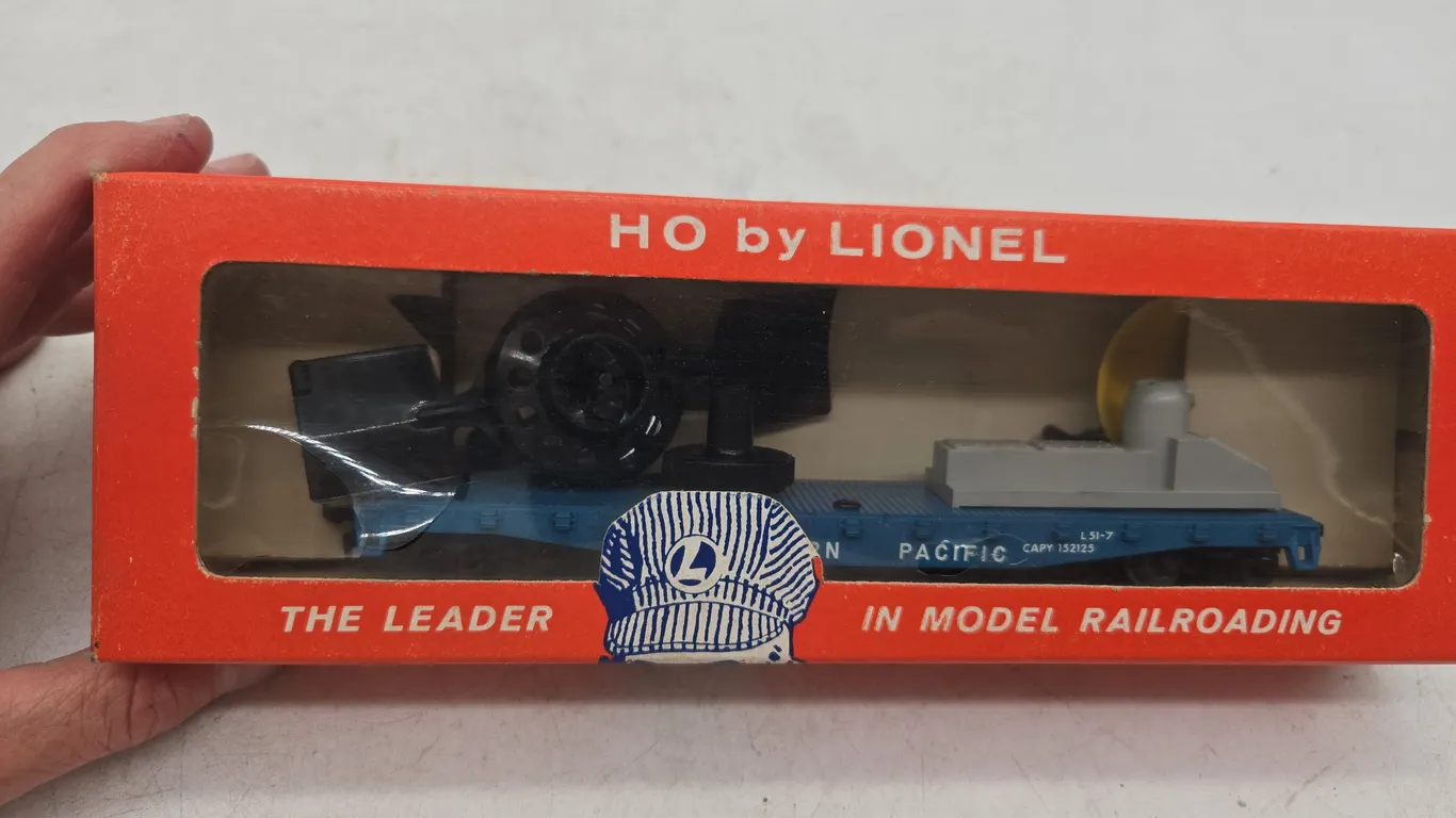 Vintage Lionel HO scale number 0333 operating satellite launching car new in box