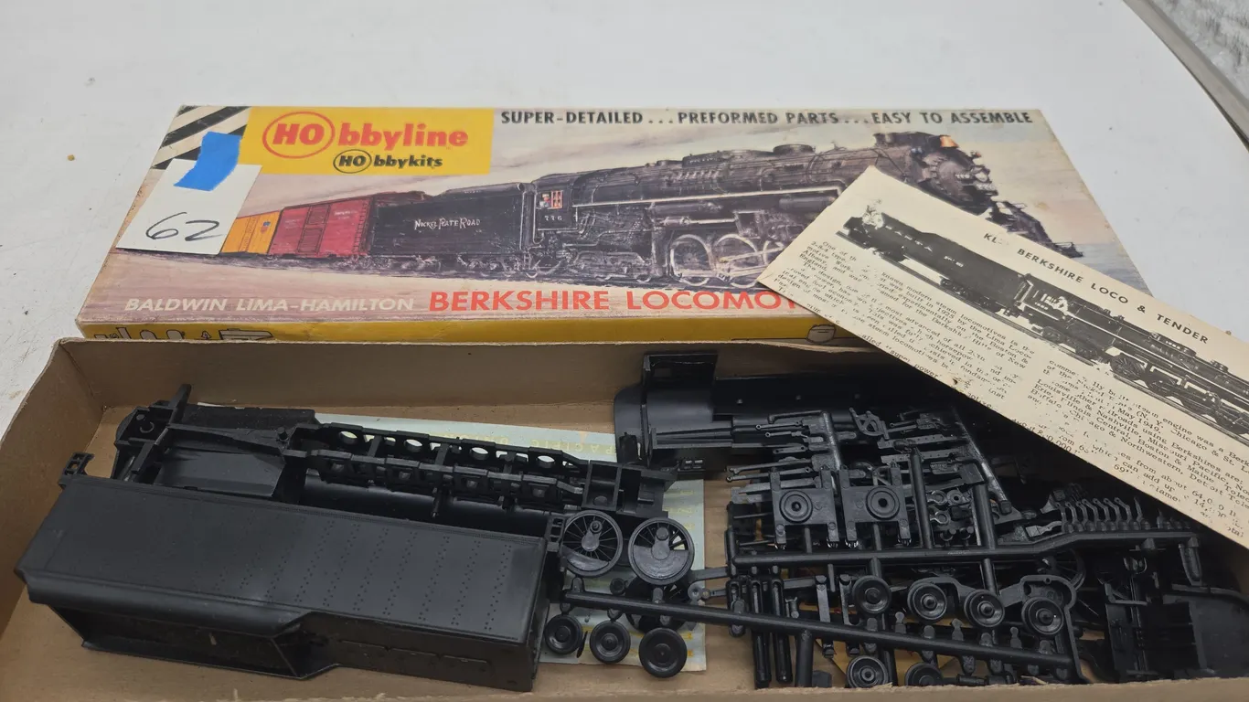 Vintage ho hobby line Berkshire locomotive and tender model kit new and original box
