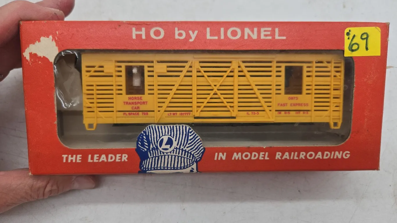 Vintage Lionel HO scale number 08731 horse transport car new and original box