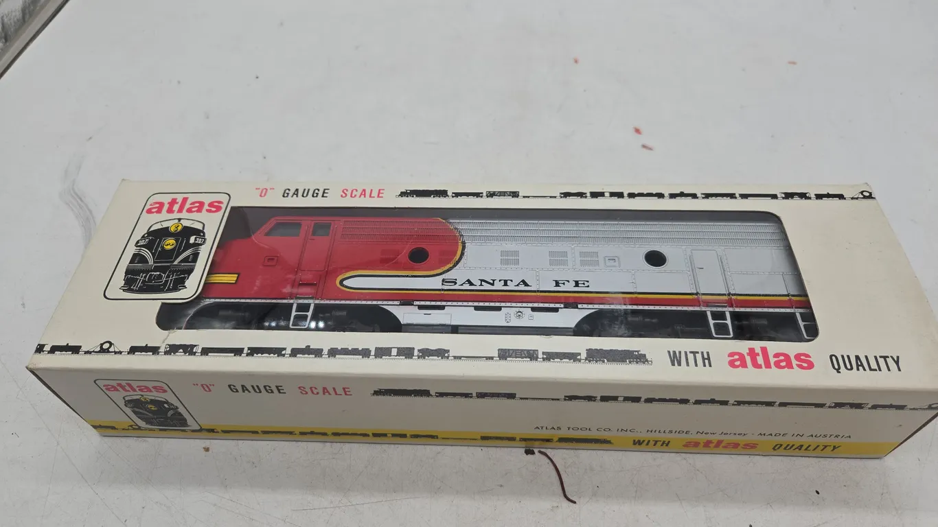 Vintage Atlas brand f9 Santa Fe diesel locomotive number 6101 new and original box