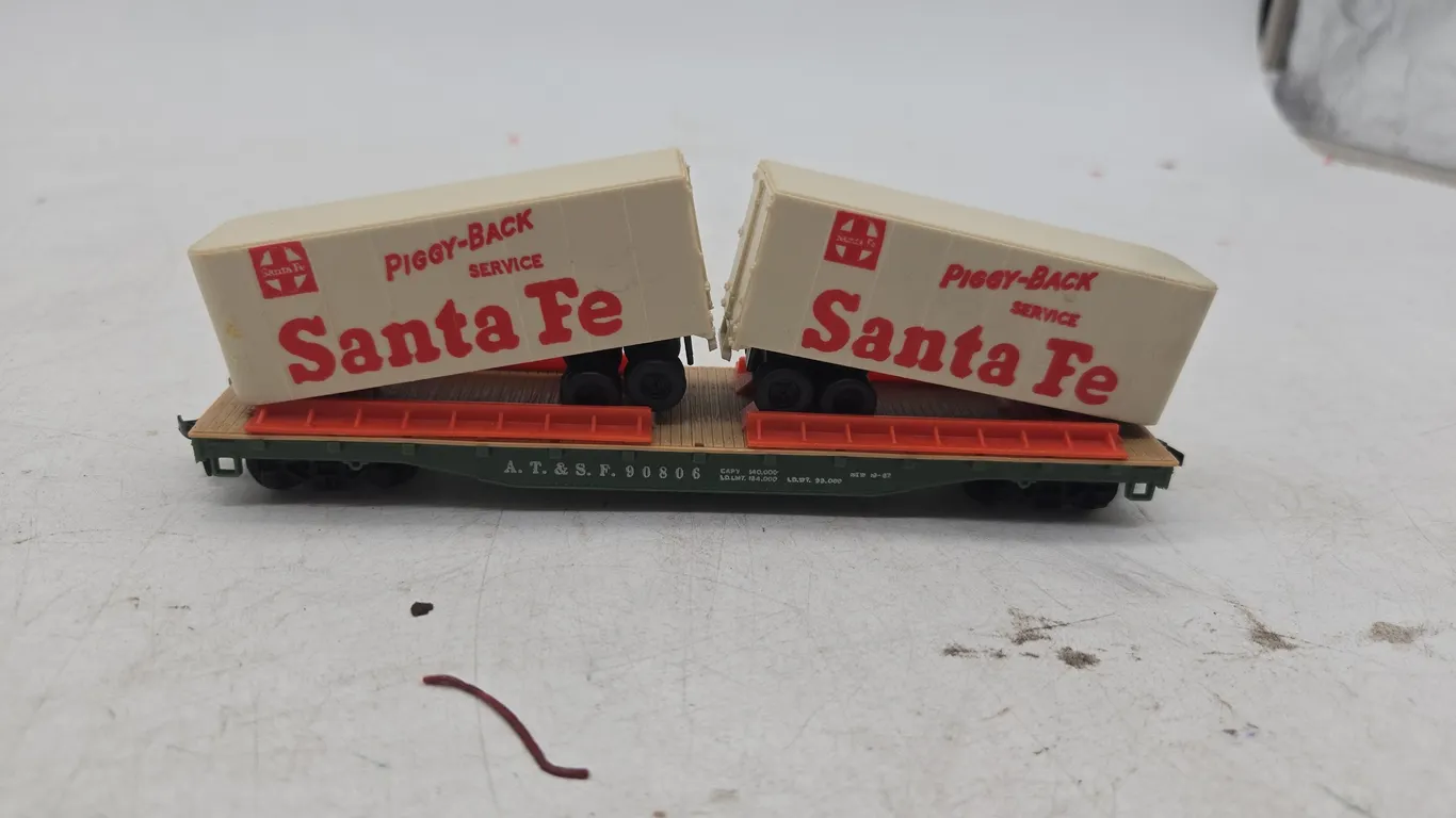 Vintage Tyco brand HO scale piggyback flat car with Santa Fe trailers