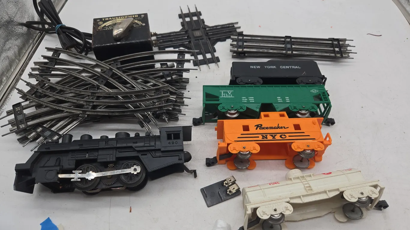 Vintage marxs Brand number 490 locomotive complete train set