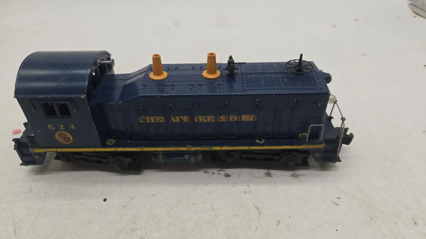 Vintage Lionel number 624 Chesapeake and Ohio diesel switcher locomotive