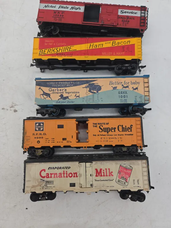 Assorted vintage HO scale advertising train cars