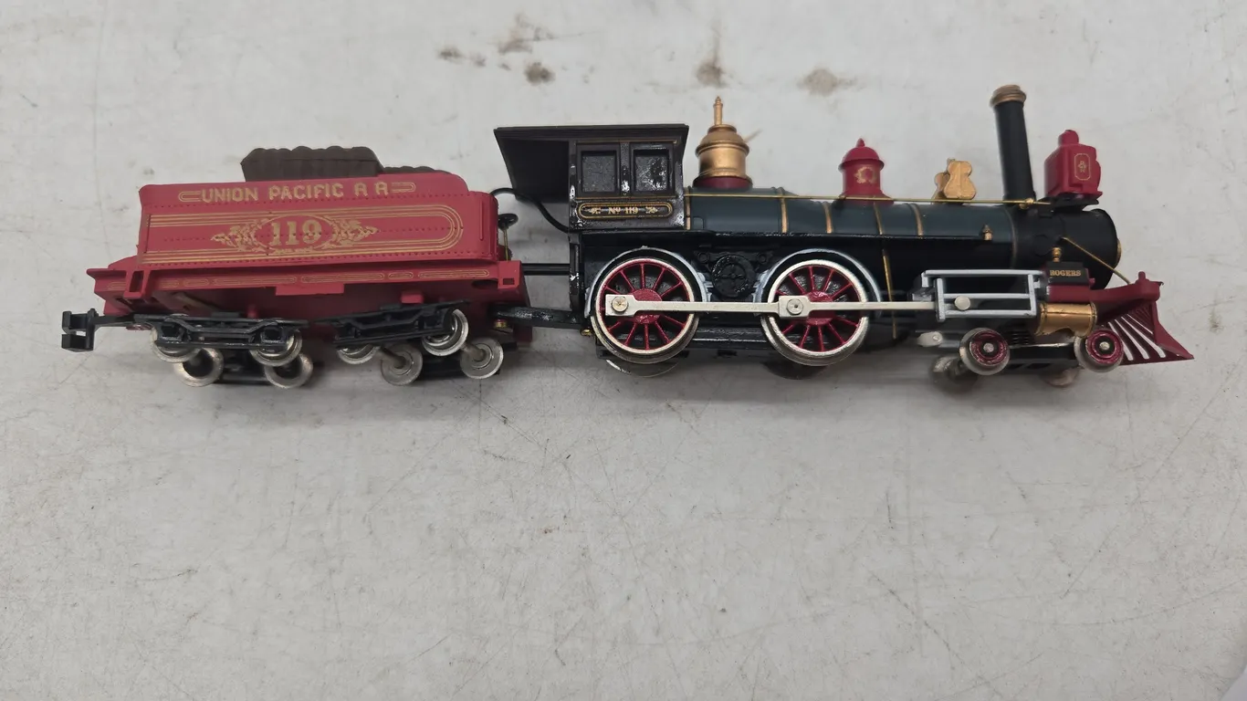 Bachman, train, ho scale 119 union Pacific steam engine and tender