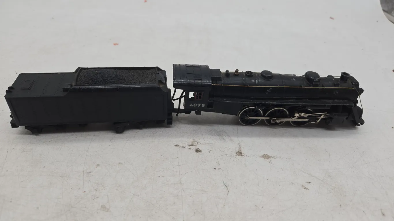 Vintage Mantua number 4078 HO scale steam engine locomotive and tender