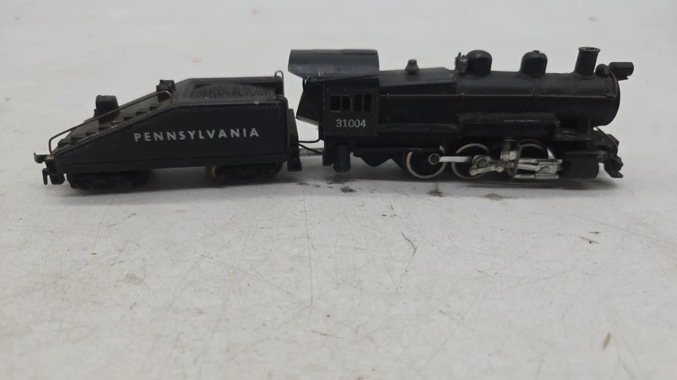 Vintage American flyer ho gauge number 31004 steam engine locomotive and tender