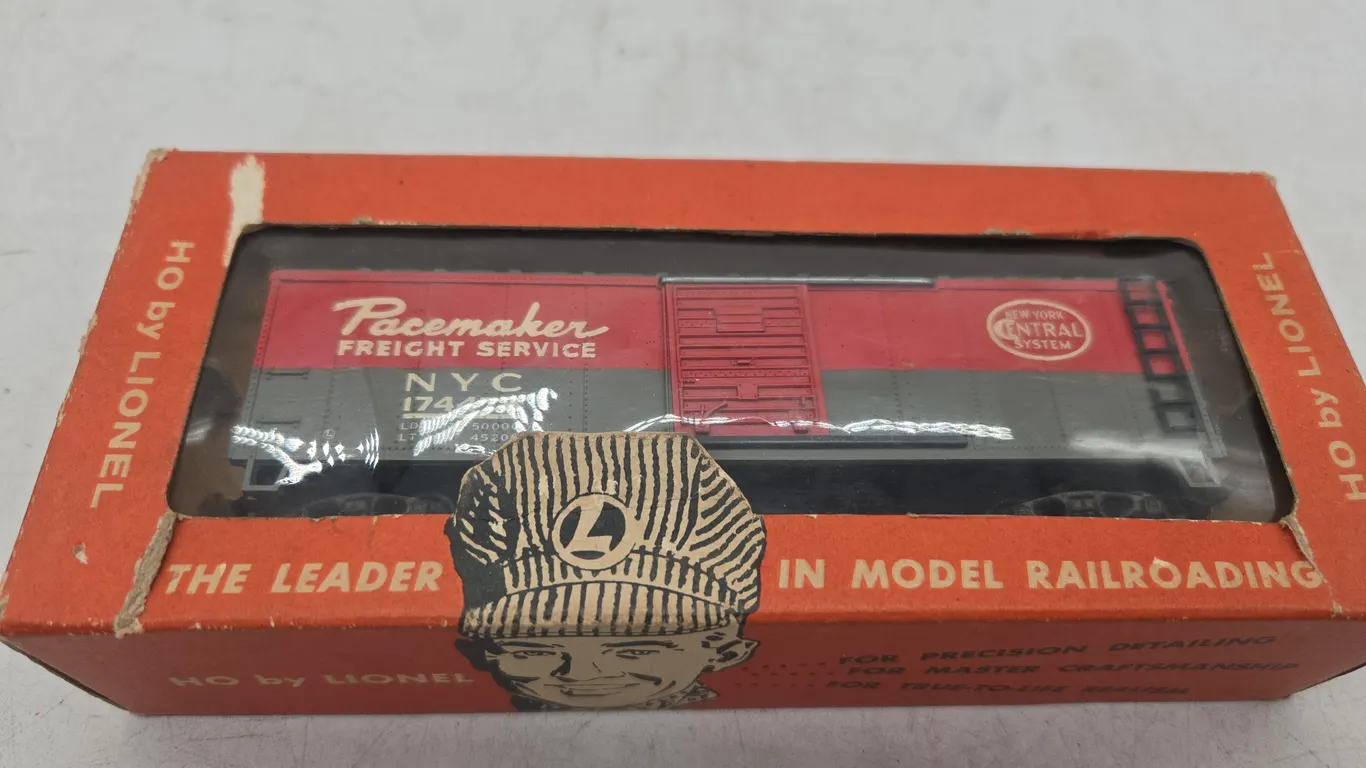 Vintage Lionel HO scale number 086425 New York Central pacemaker freight service boxcar, new in box