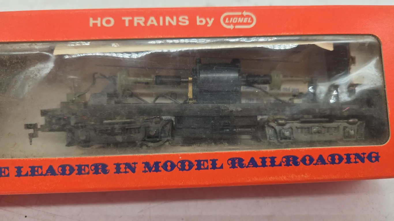 Vintage Lionel HO scale number 0595 dummy locomotive drive unit new in original box