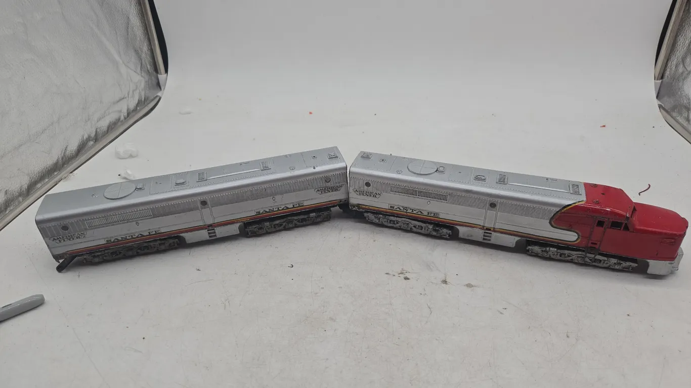Vintage American flyer Santa Fe alco diesel locomotive and b unit combination