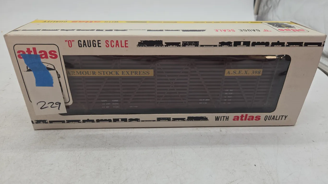 Vintage Atlas brand 40 ft stock car number 6221 new in box
