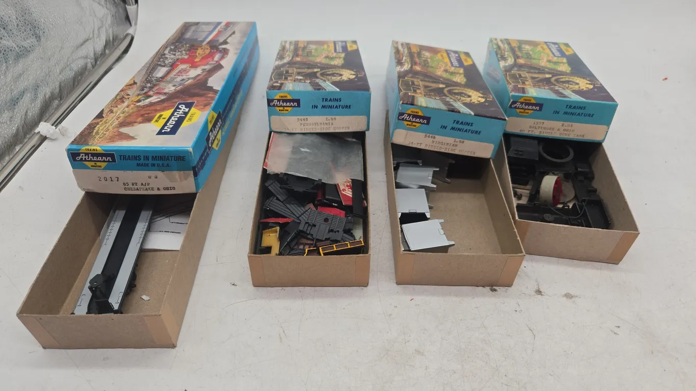 Vintage athearn HO scale train cars new in boxes