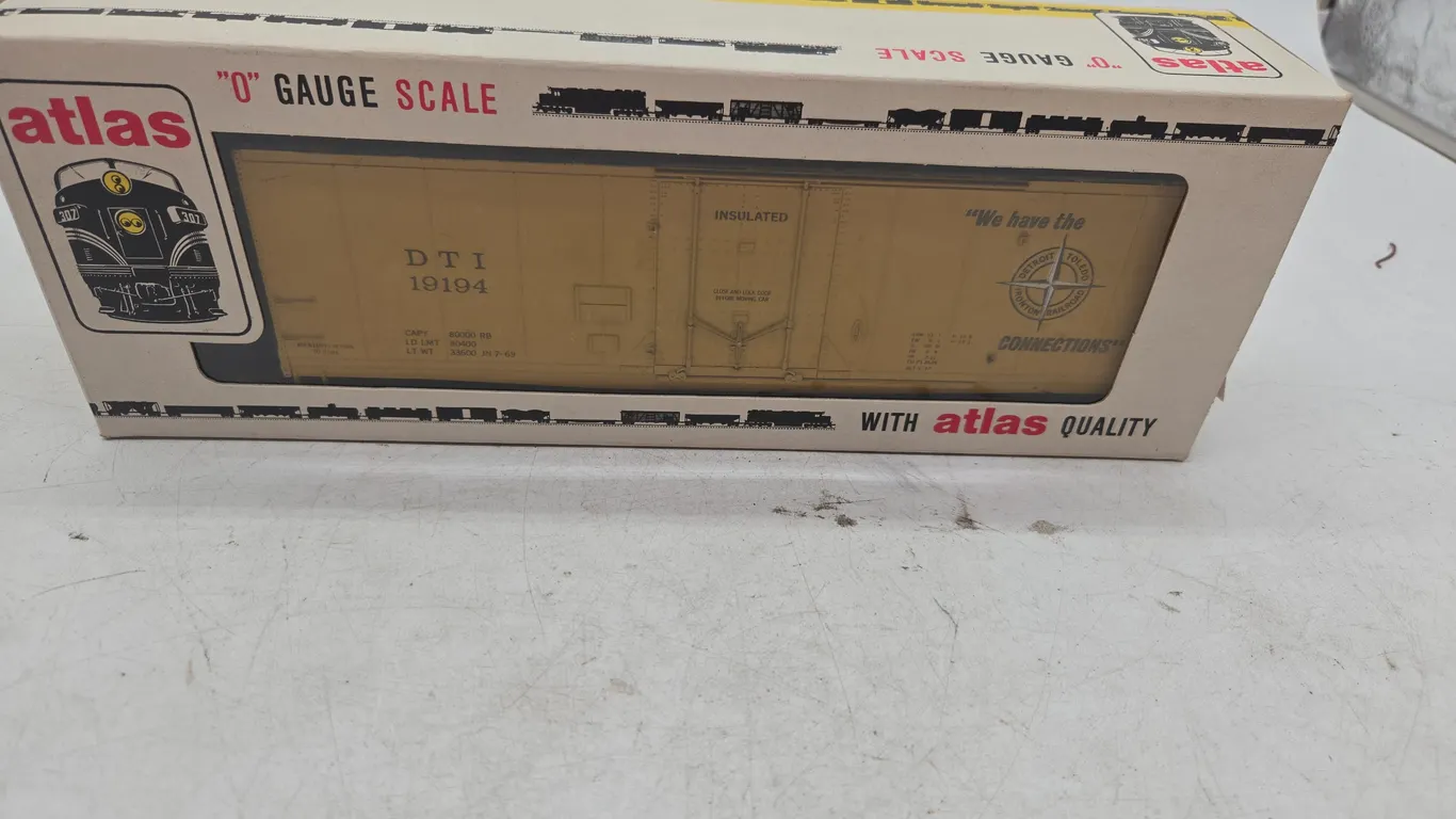 Vintage Atlas brand DT and I 40 ft insulated plug door reefer car number 6242 new inbox