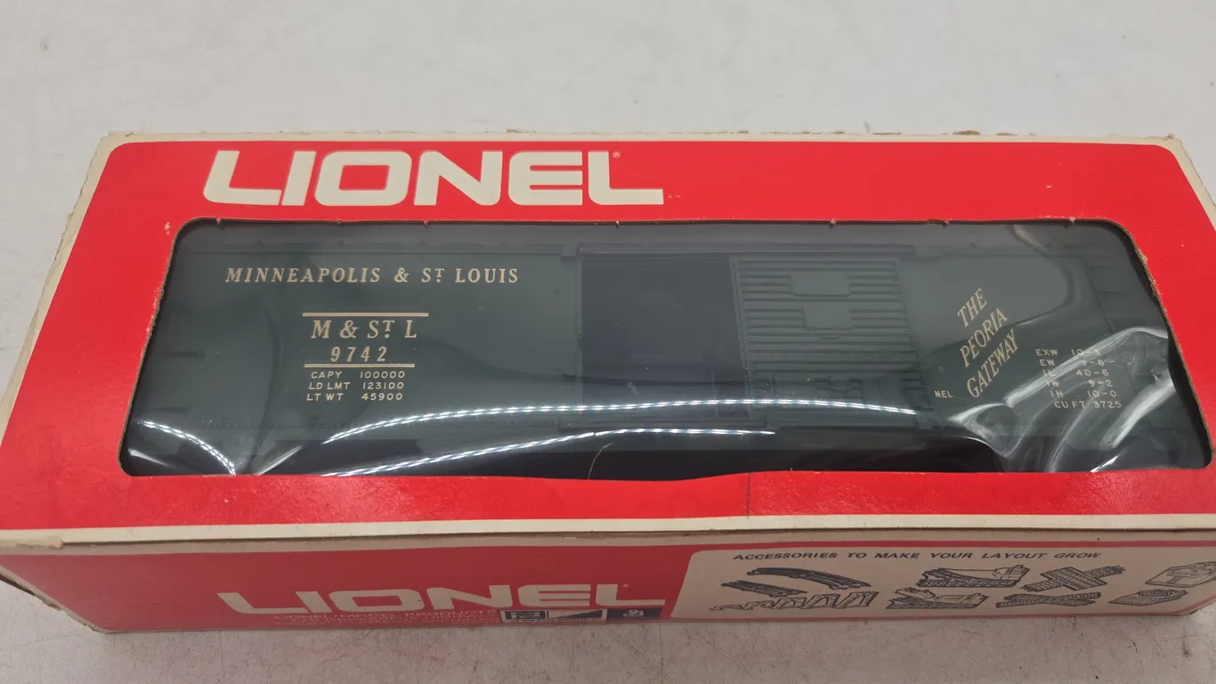 Vintage Lionel Minneapolis and St Louis reefer car number 9742 new inbox