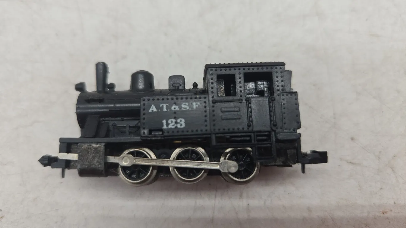 Lifelike N gauge railroad locomotive