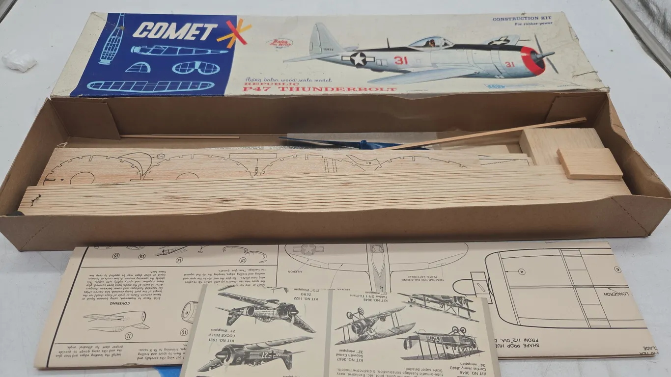 Vintage comet p-47 thunderbolt airplane model new and original box