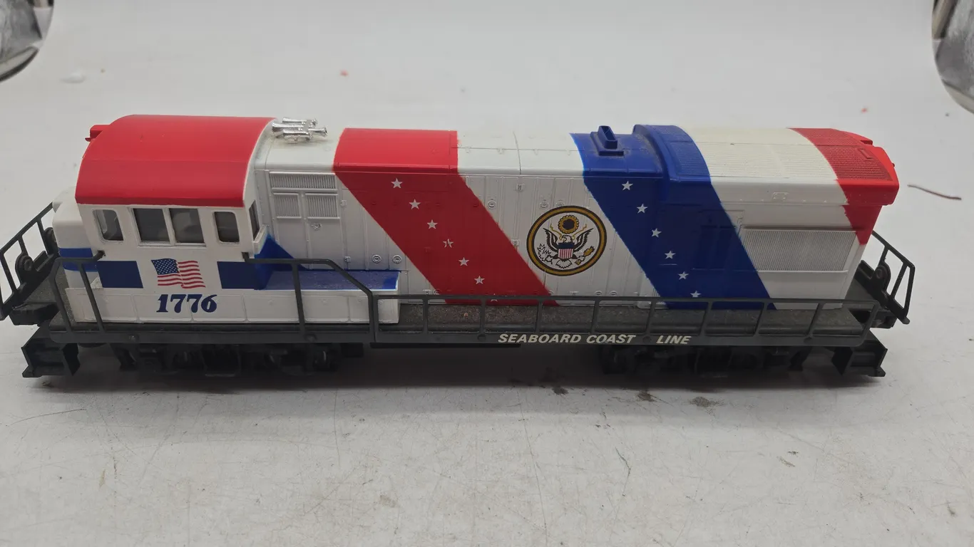 Vintage Lionel seaboard coastline Spirit of 76 bicentennial diesel locomotive number 1776