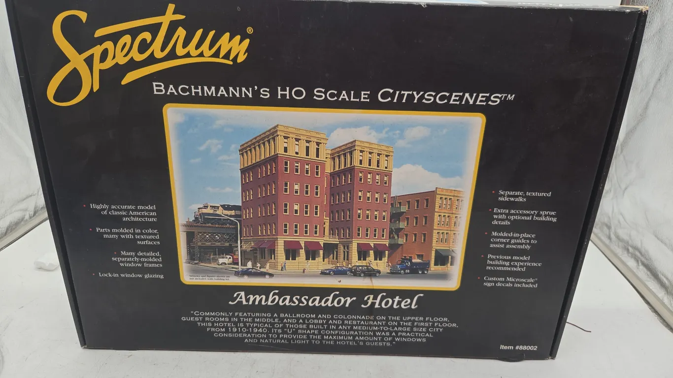 Vintage spectrum bachman's ambassador hotel City scenes model new in box