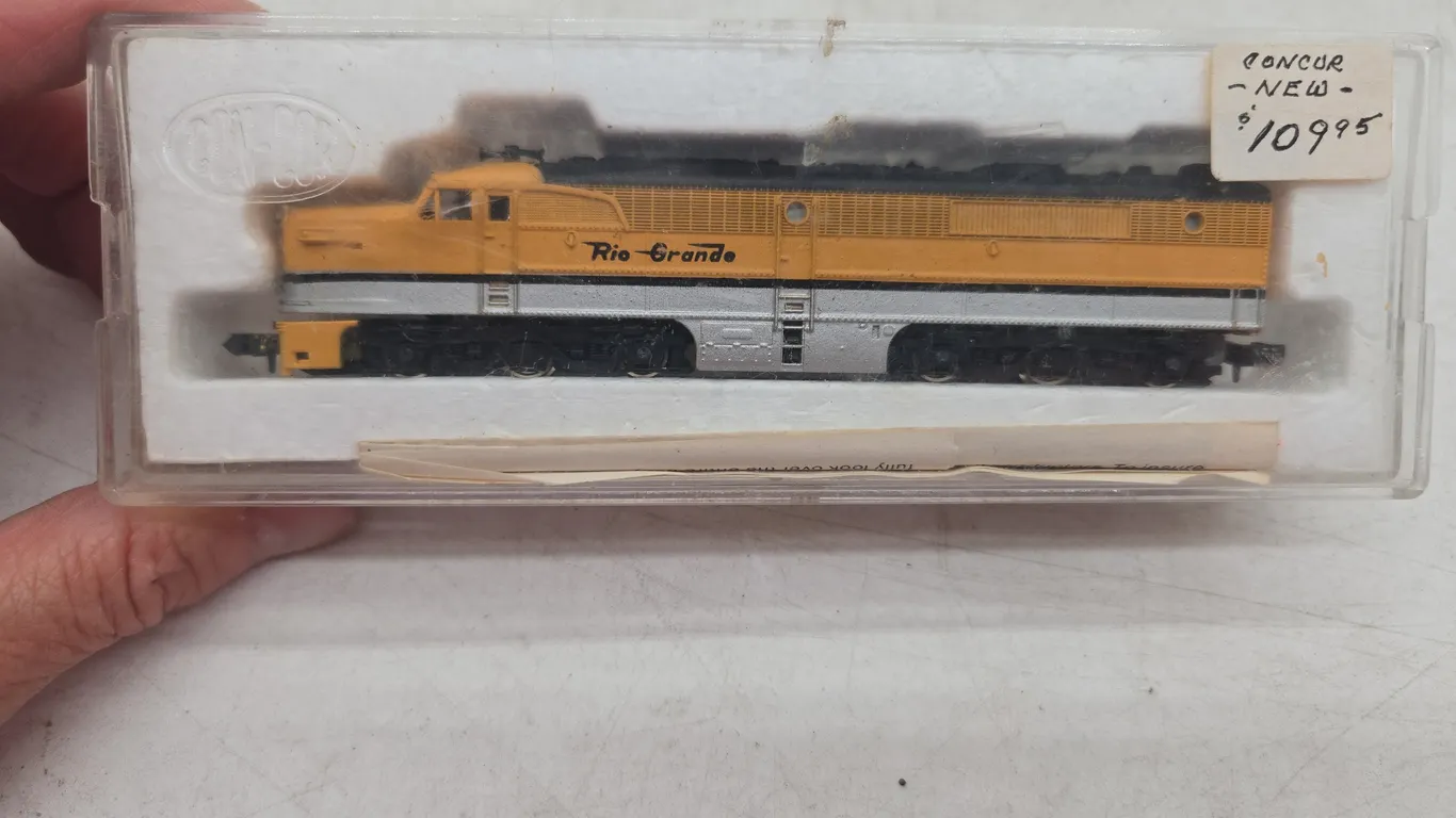 Vintage con core number 2061d powered Rio grande N scale locomotive new in box
