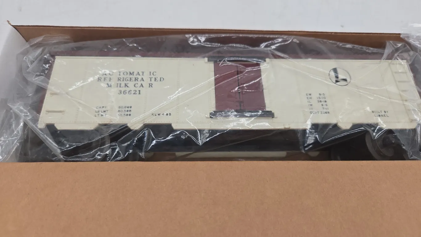 Vintage Lionel milk car number 36621 new inbox