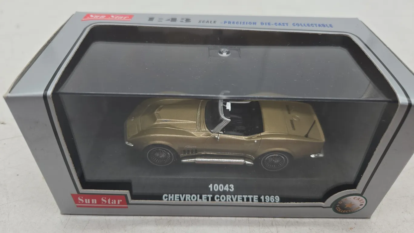 Vintage sunstar 1969 Chevrolet Corvette convertible diecast car new in box