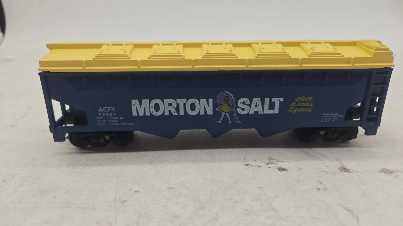 Vintage Tyco brand 1975 HO scale Morton salt covered Hopper car