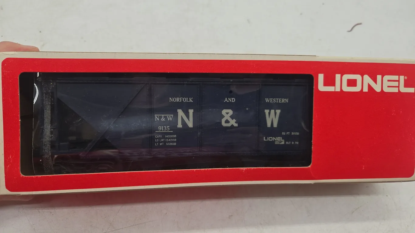 Vintage Lionel n&w Hopper car number 69135 new inbox