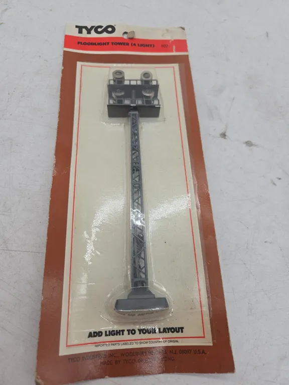 Vintage Tyco brand of four light flood light Tower new in package