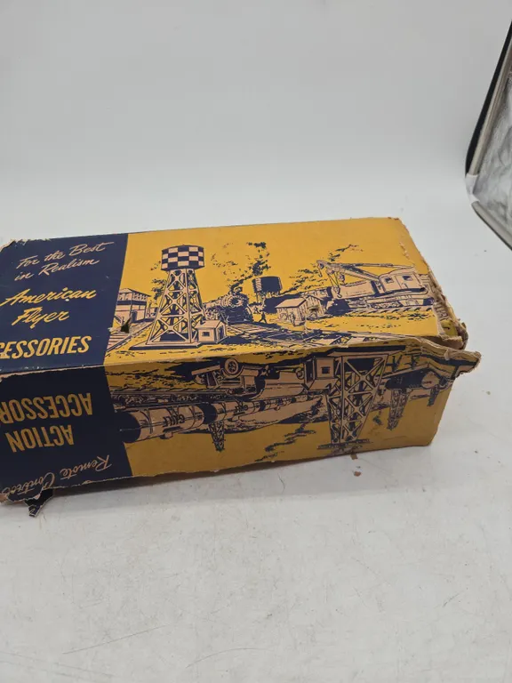 Vintage American flyer brand light Tower accessory in original box