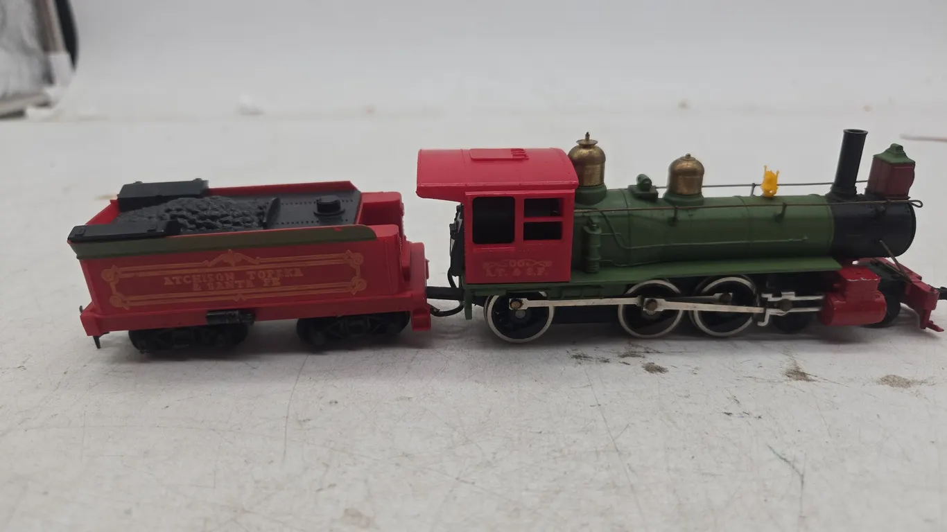 Vintage Tyco brand Santa Fe steam locomotive and tender set
