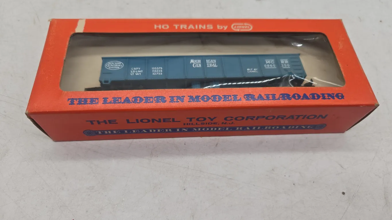 Vintage Lionel HO scale number 0865 Michigan Central Hopper car new and box