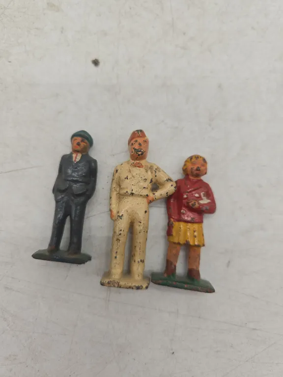Assorted antique 1930s lead train layout figurines