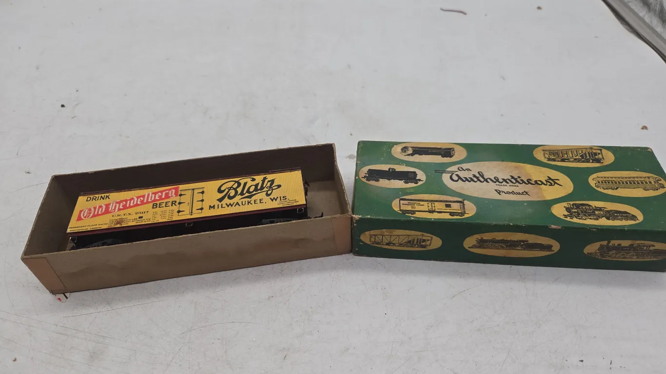 Vintage authenticast Blatz reefer car in original box