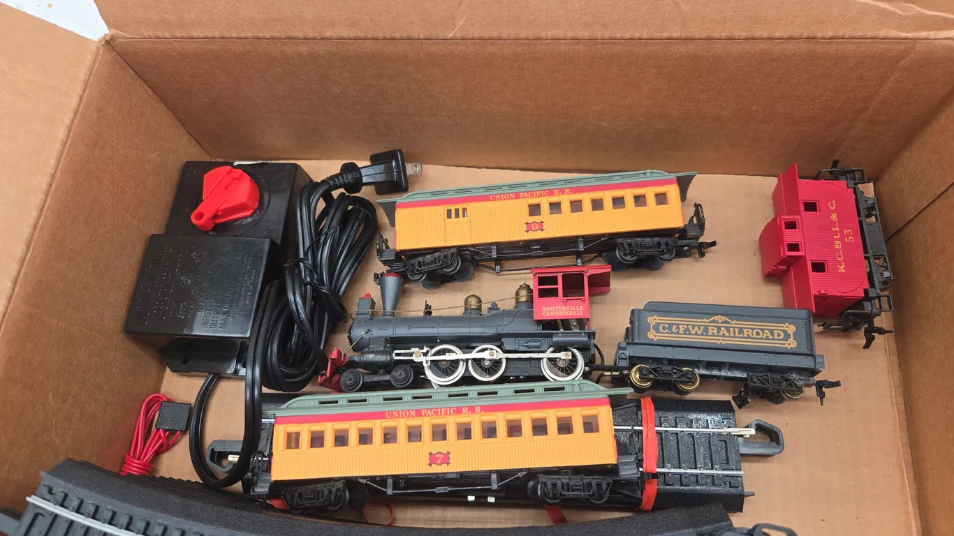 Vintage HO scale train set track and power pack see pictures
