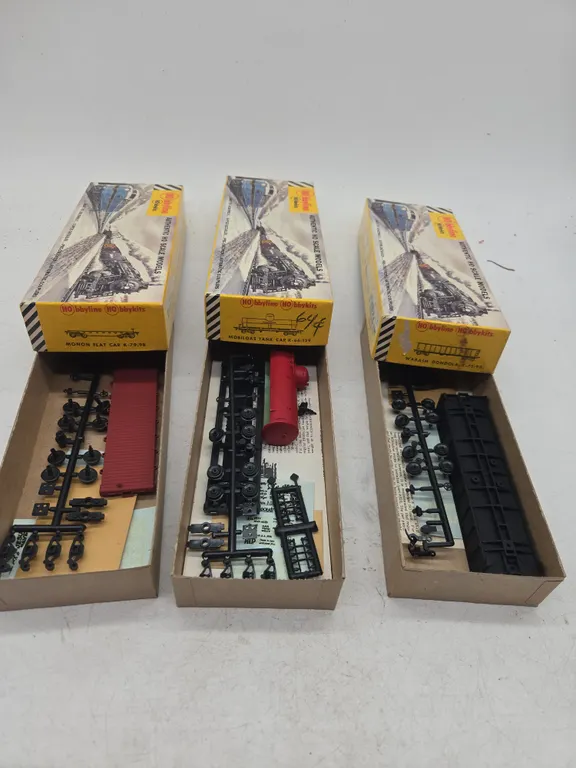 Assorted vintage ho hobby line train car models new in boxes