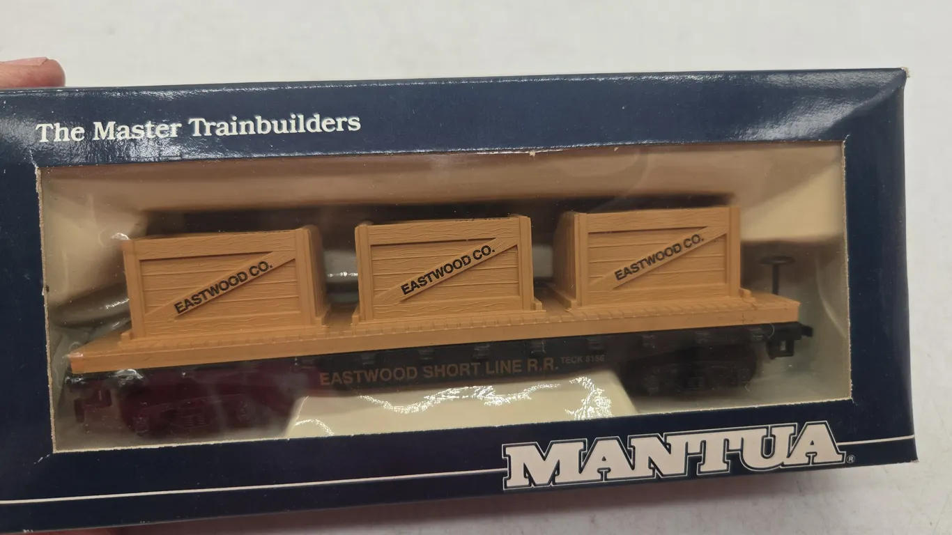 Vintage Mantua HO scale Eastwood heavy flat car with crates new in box