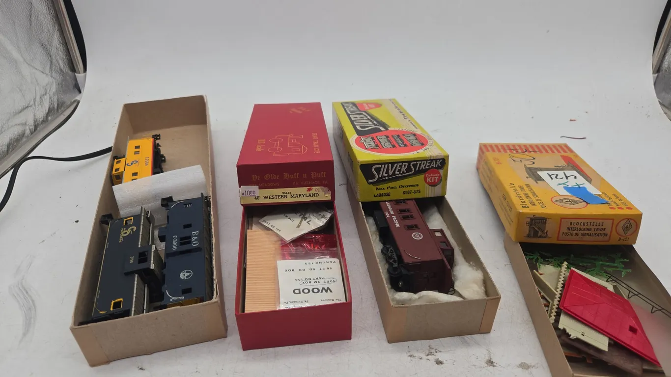 Assorted vintage HO scale train cars new in boxes