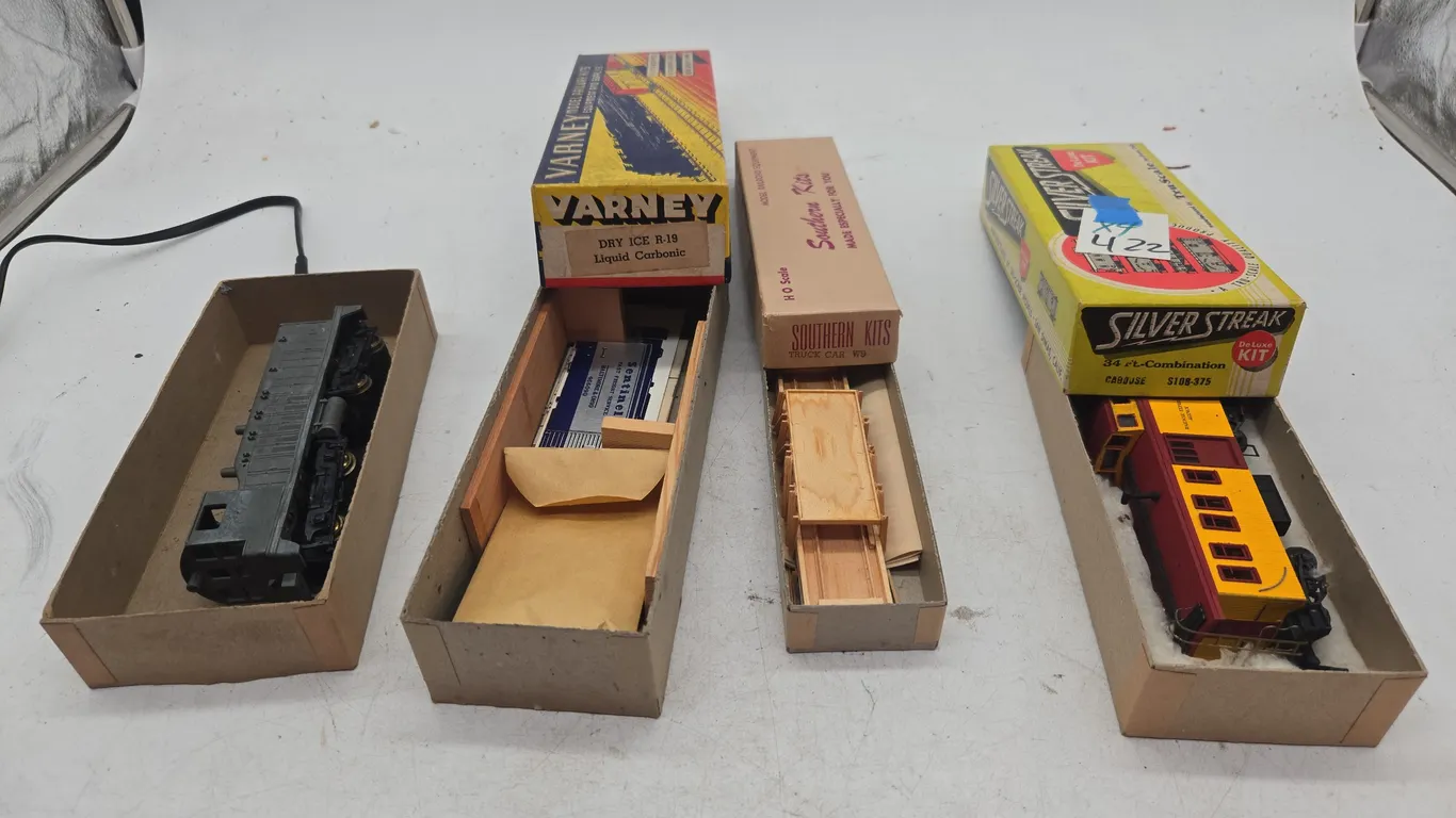 Assorted vintage HO scale train cars new in boxes see pictures