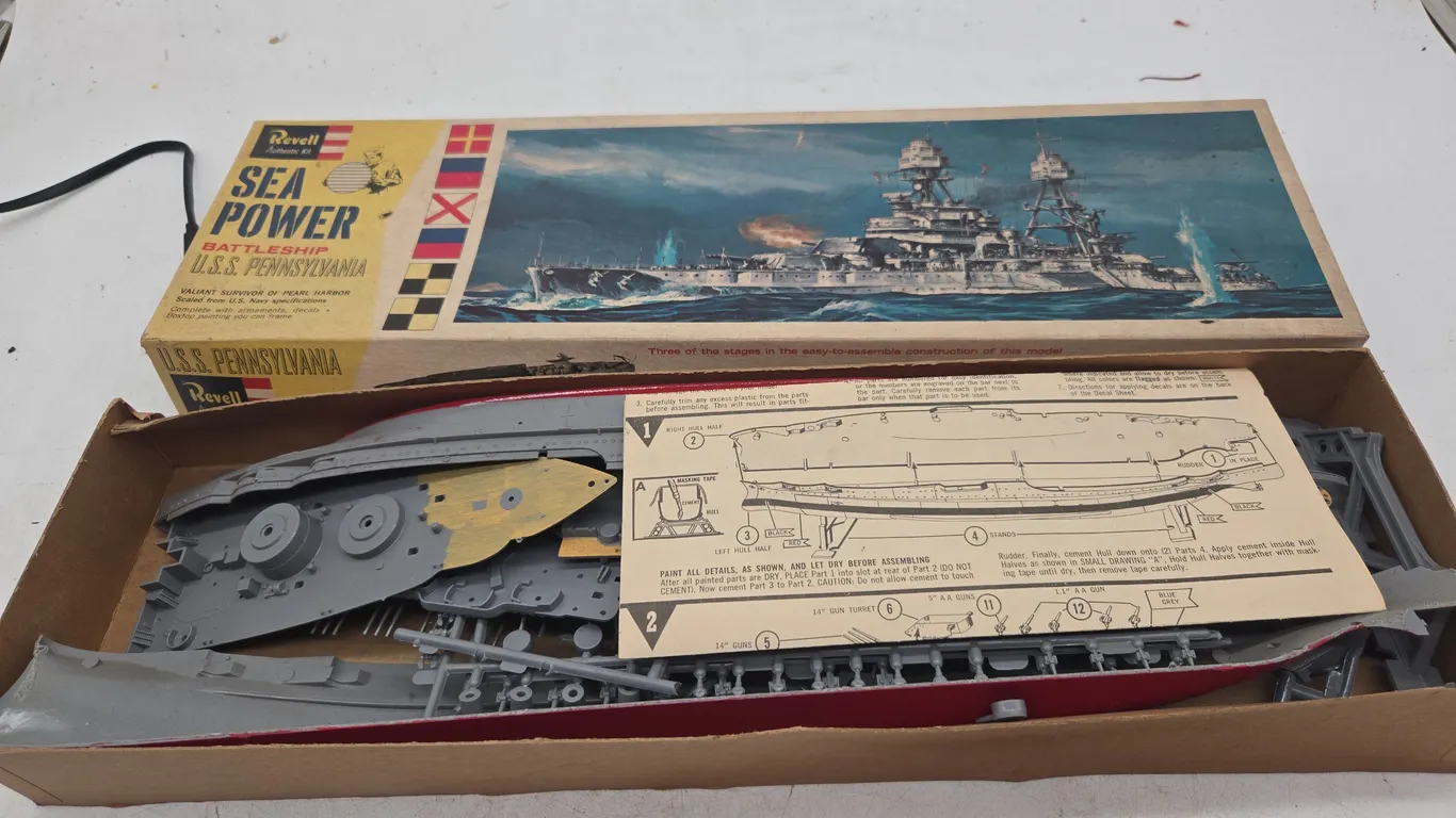 Vintage revelle USS Pennsylvania battleship model new and box