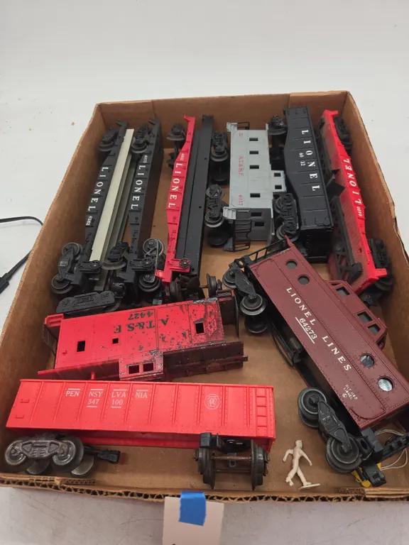 Assorted vintage train cars