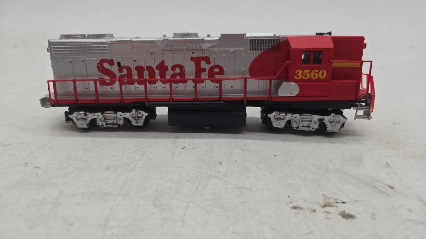 Vintage lifelike trains HO scale Santa Fe locomotive number 3560