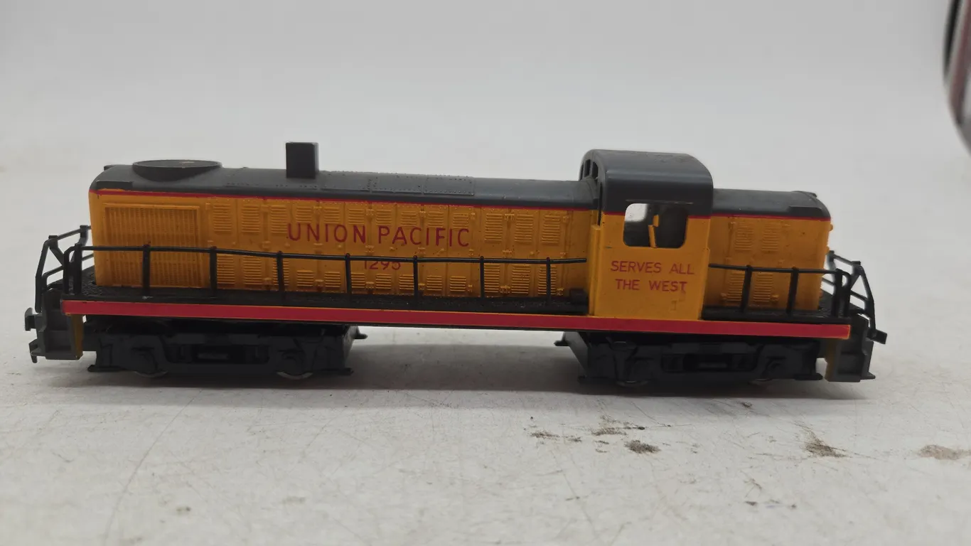 Vintage ahm brand HO scale Union Pacific diesel locomotive number 1295