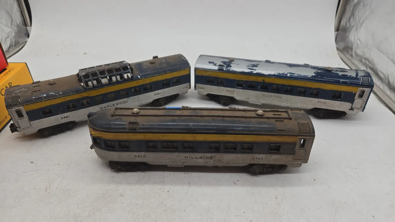 Vintage Lionel lines Maplewood, Clifton, and hillside observation passenger cars and caboose