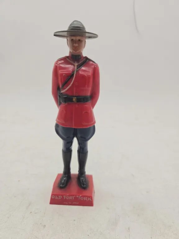 Vintage 1950s Old fort York Canadian mountie figurine