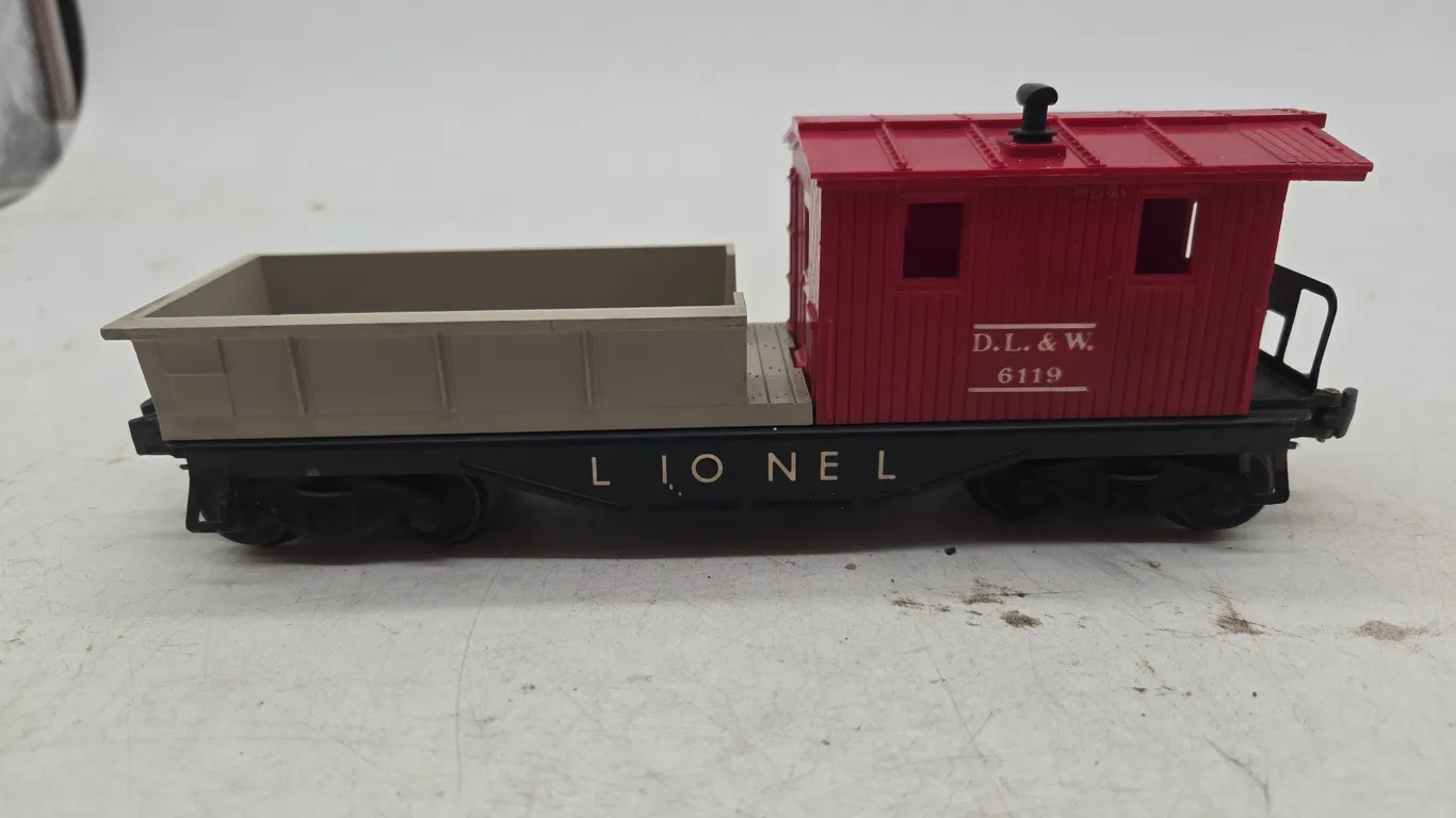 Vintage Lionel DL and W number 6119 working caboose