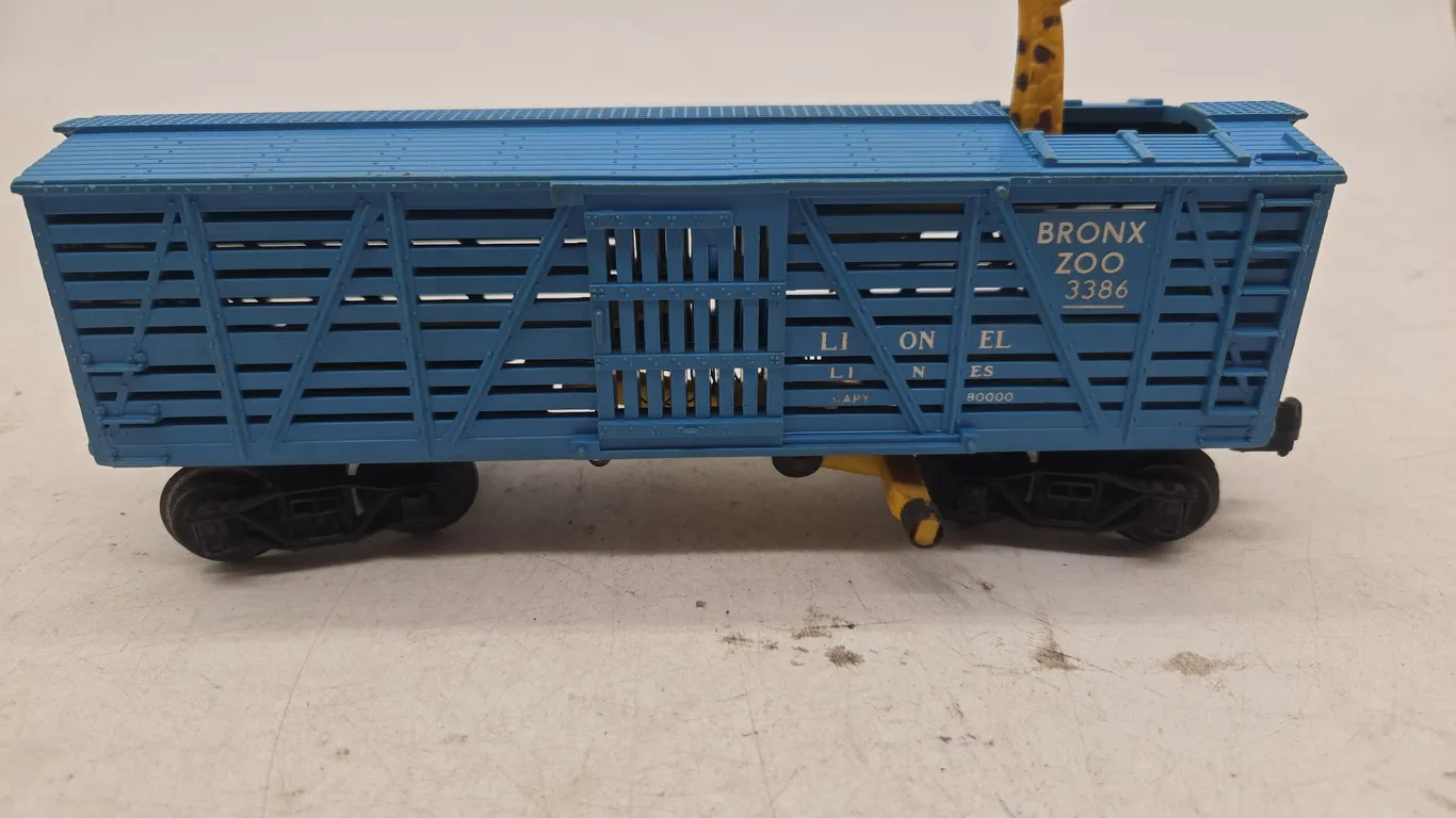 Vintage Lionel Bronx zoo number 3386 automated giraffe hauling car