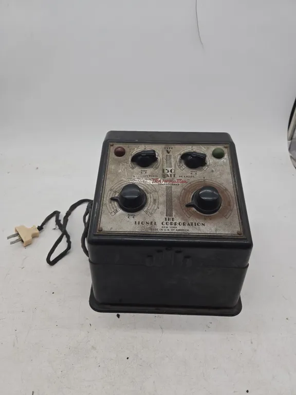 Vintage Lionel 150 W trainmaster transformer nice see pictures