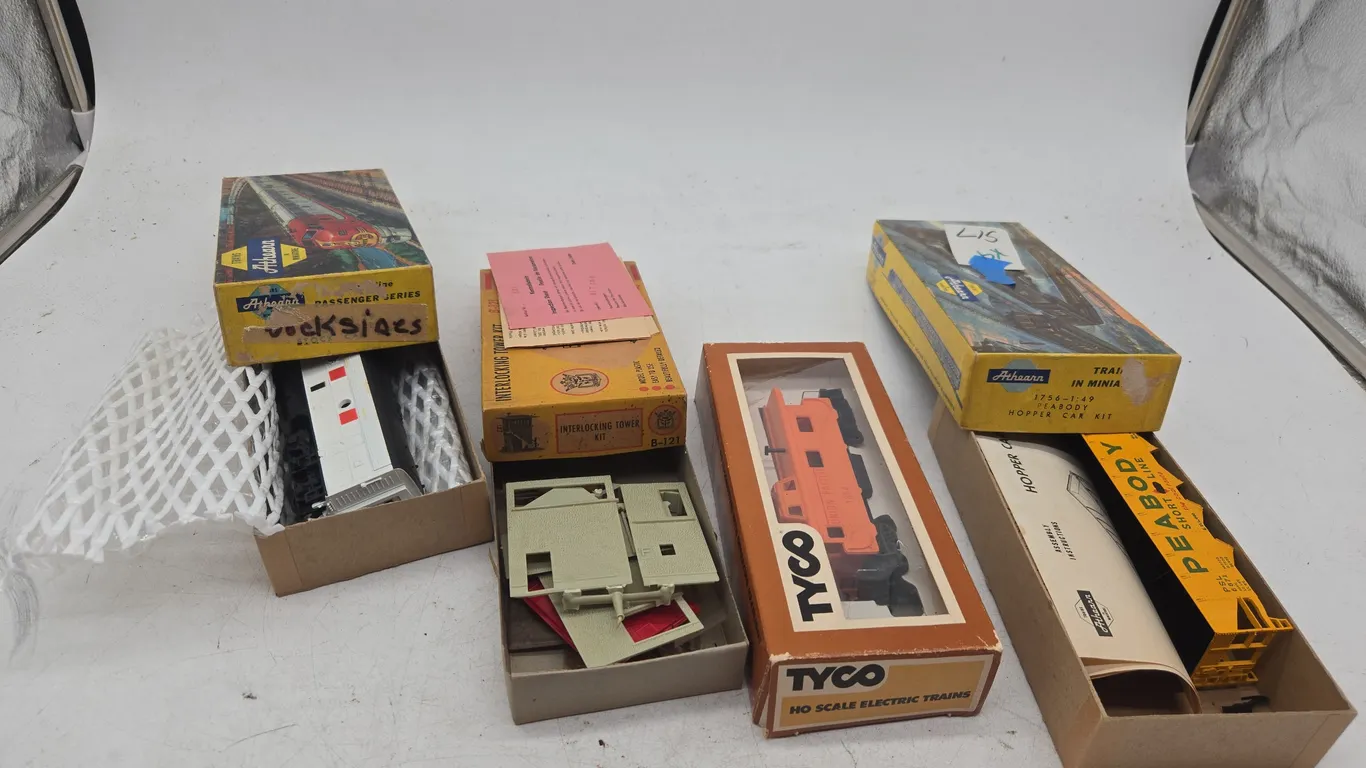 Assorted HO scale train cars new in boxes