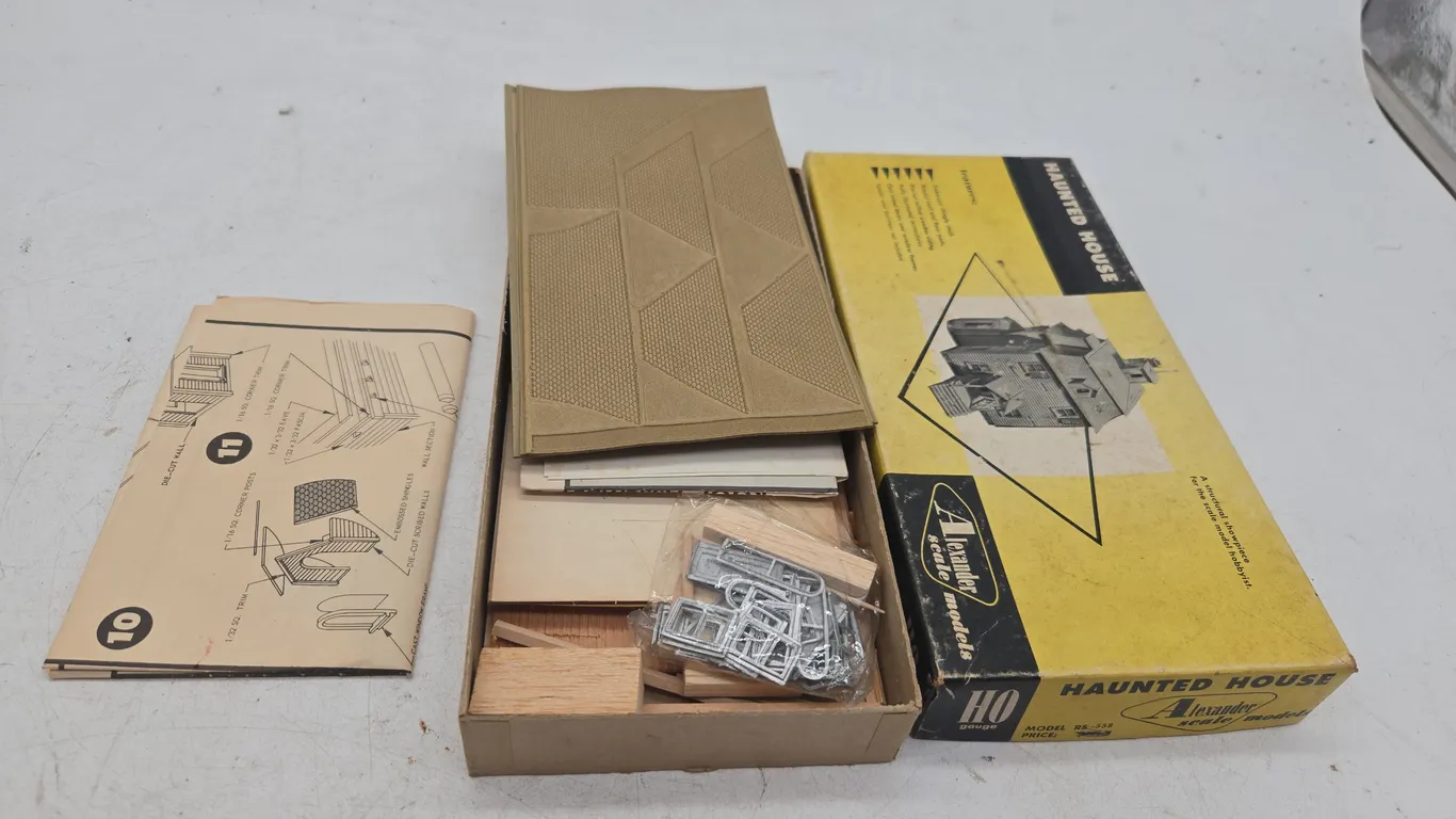 Vintage Alexander HO scale models haunted house in original box